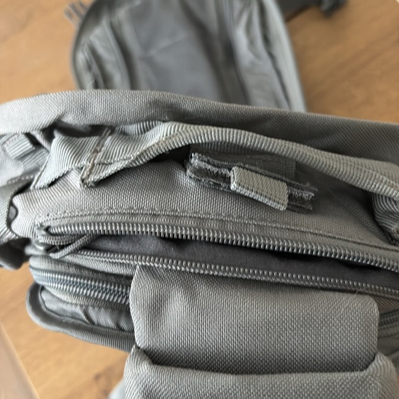 5.11 tactical sling bag gray unused - Picture 8 of 10